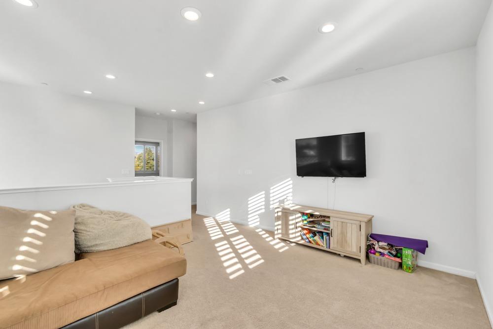 9977 RED TAIL HAWK Way