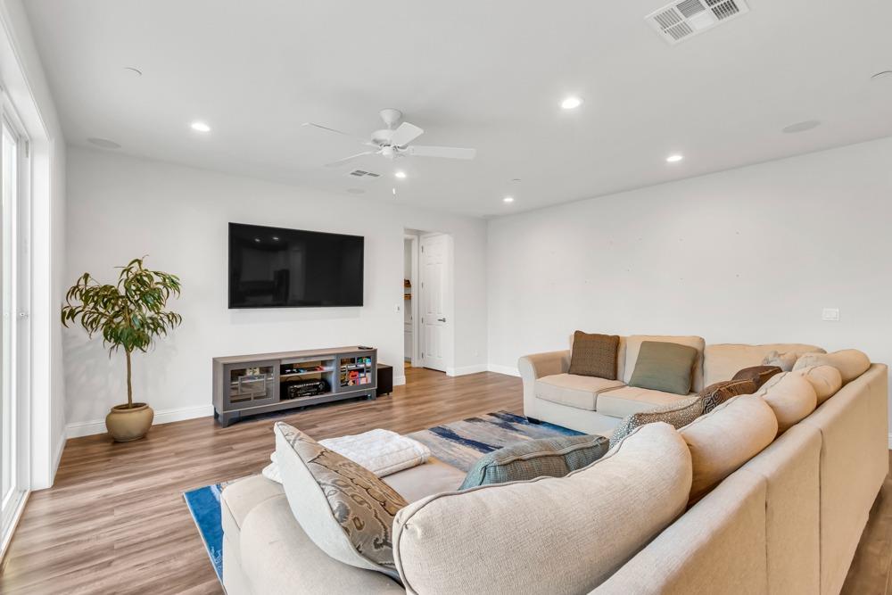 9977 RED TAIL HAWK Way