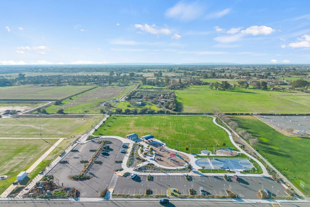 9977 RED TAIL HAWK Way