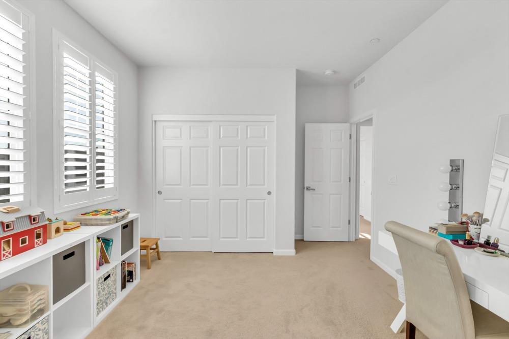 9977 RED TAIL HAWK Way