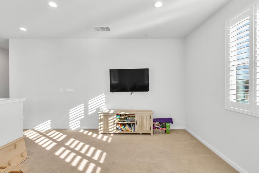 9977 RED TAIL HAWK Way