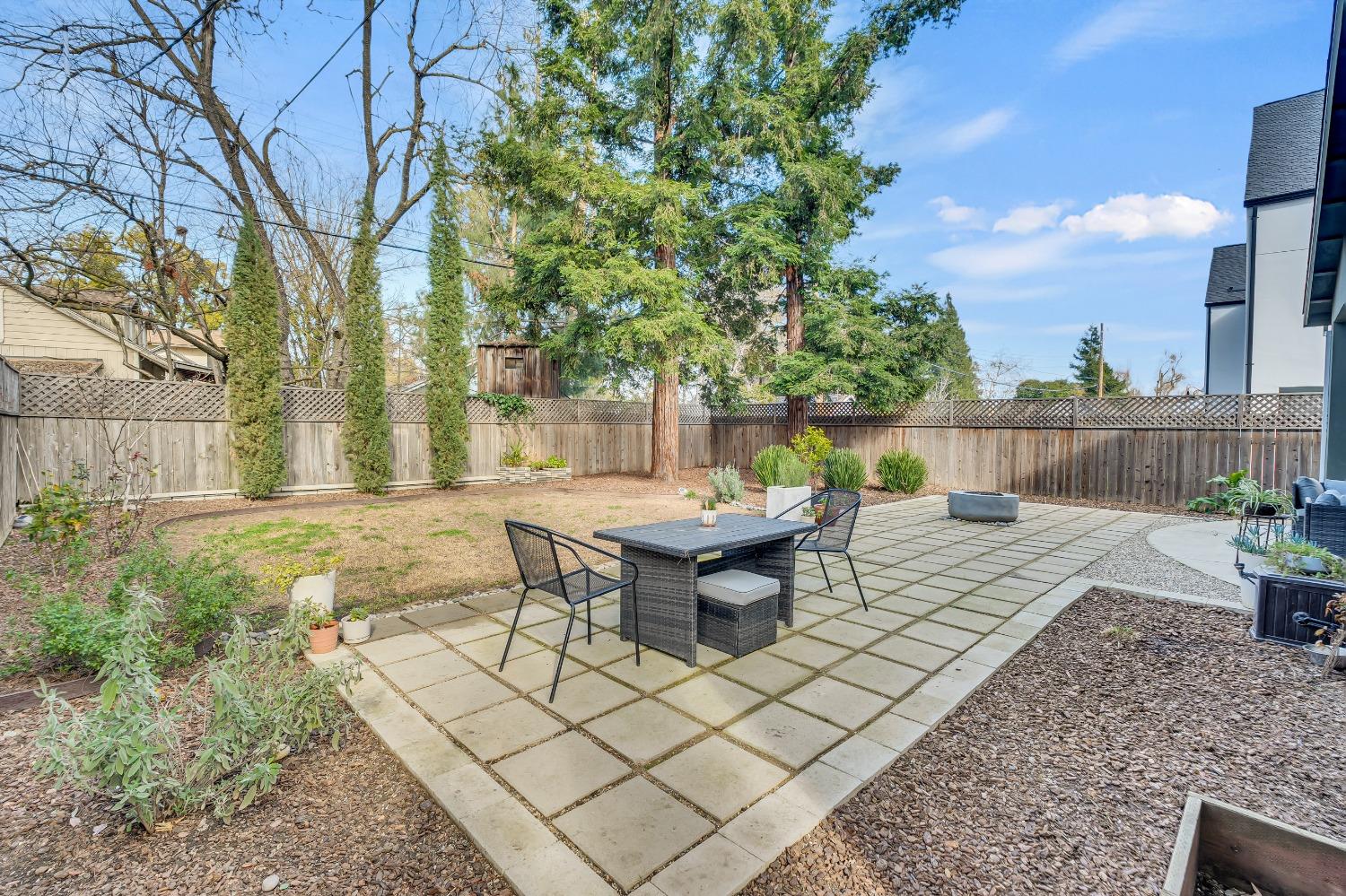 1711 WENTWORTH Avenue