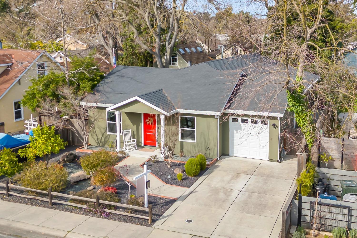 1711 WENTWORTH Avenue