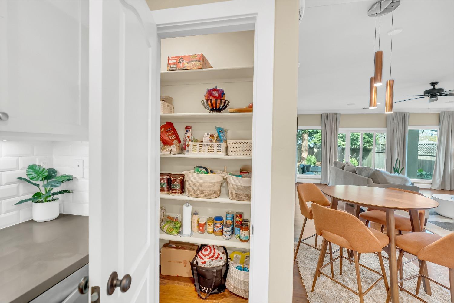 1711 WENTWORTH Avenue