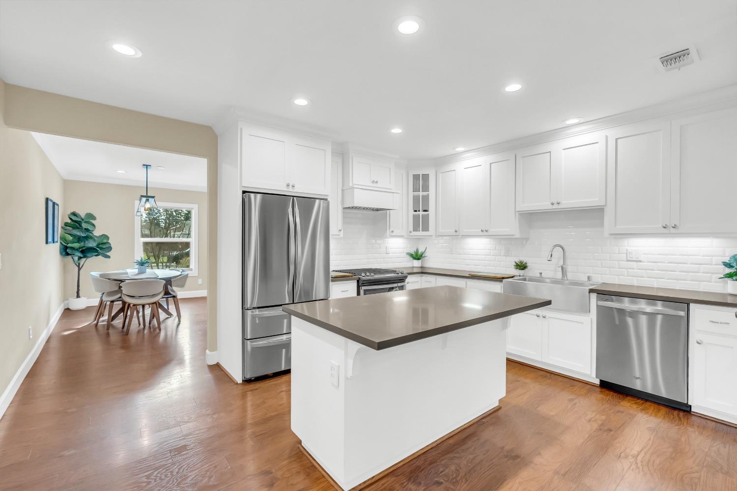 1711 WENTWORTH Avenue