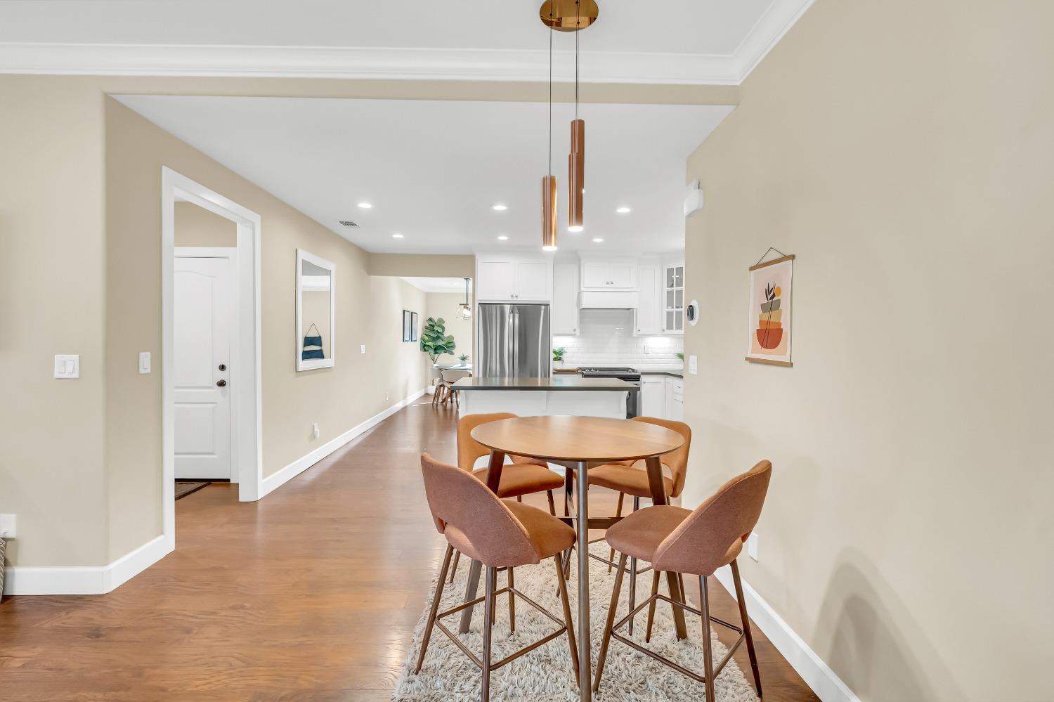 1711 WENTWORTH Avenue