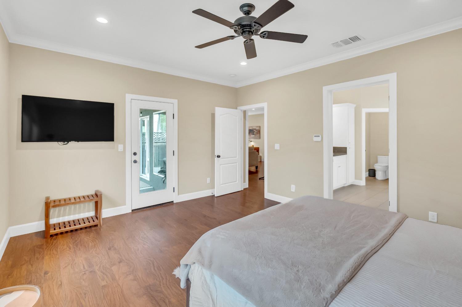 1711 WENTWORTH Avenue