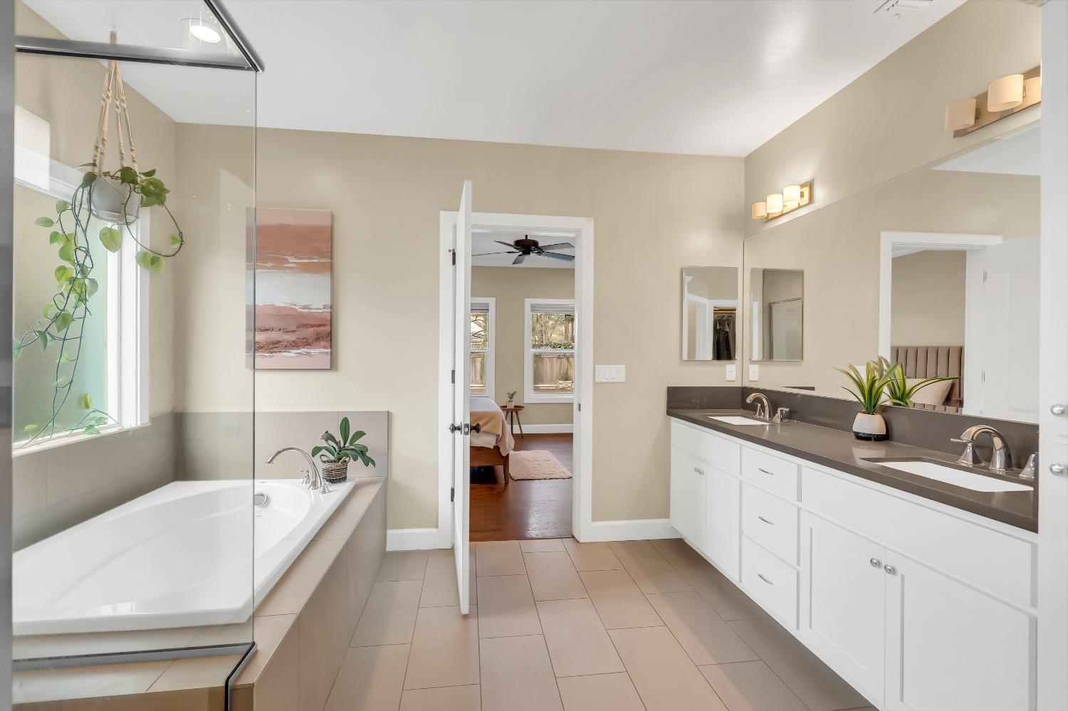 1711 WENTWORTH Avenue