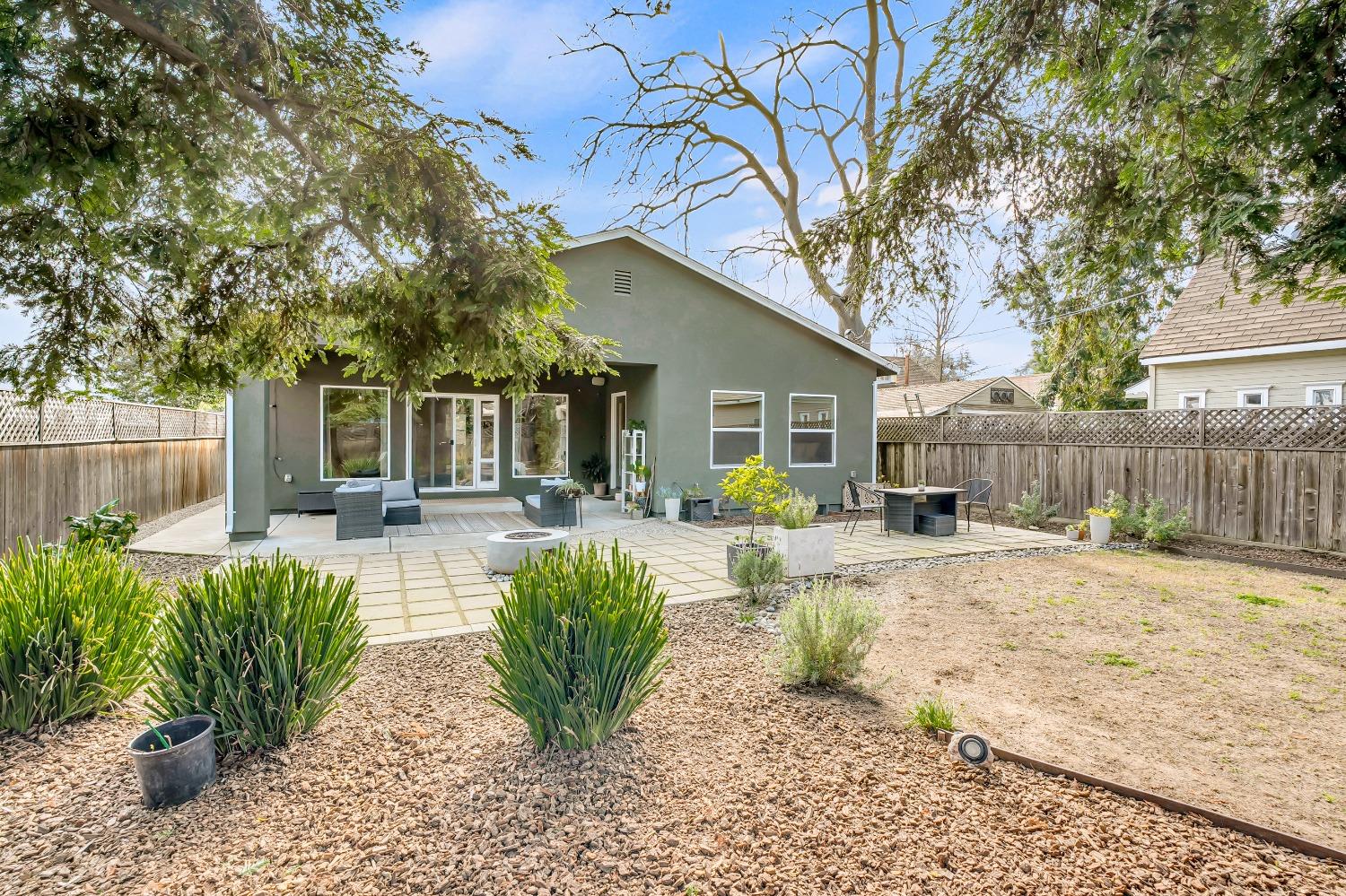 1711 WENTWORTH Avenue