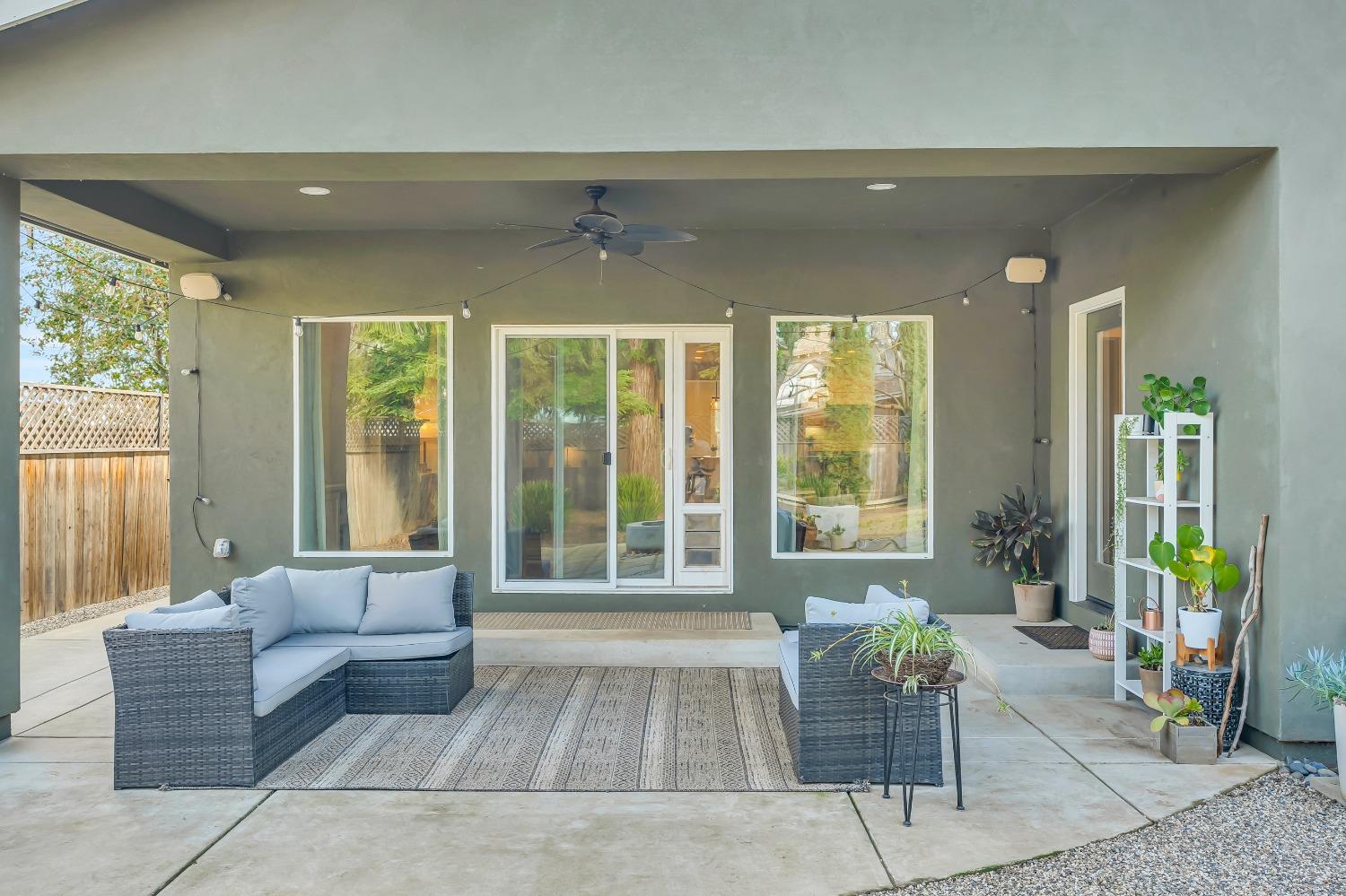 1711 WENTWORTH Avenue