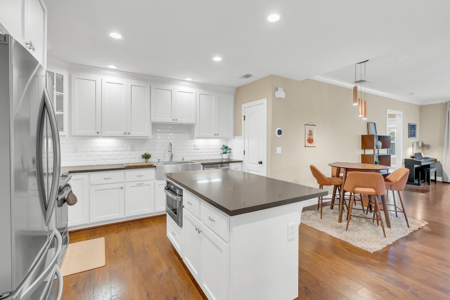 1711 WENTWORTH Avenue