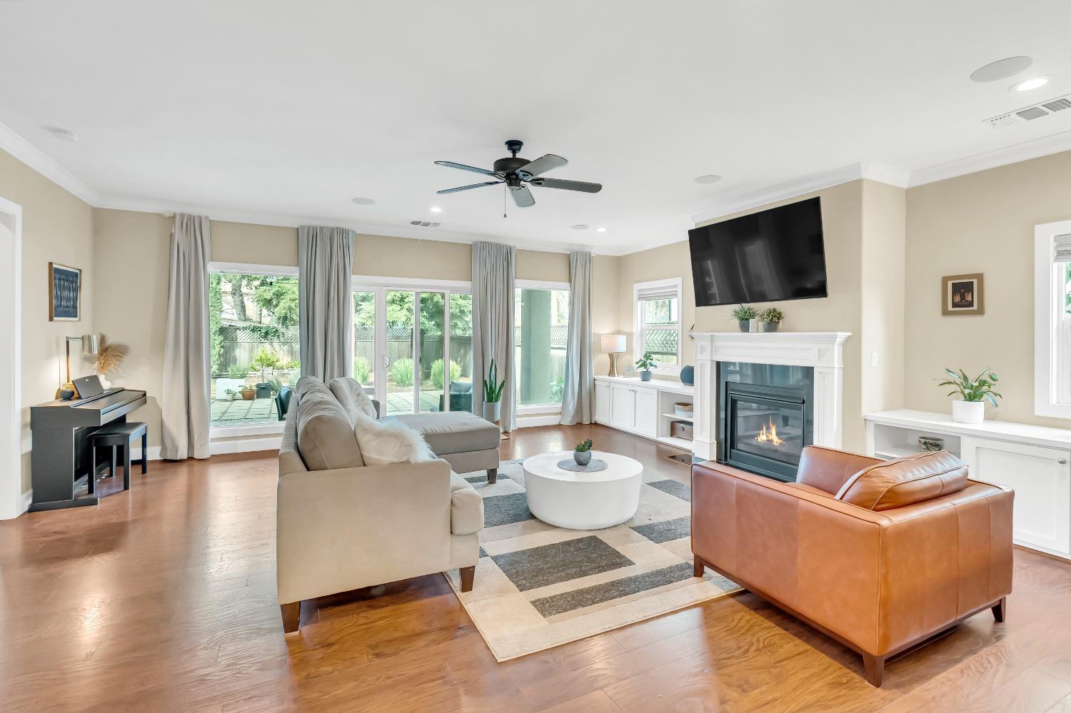 1711 WENTWORTH Avenue