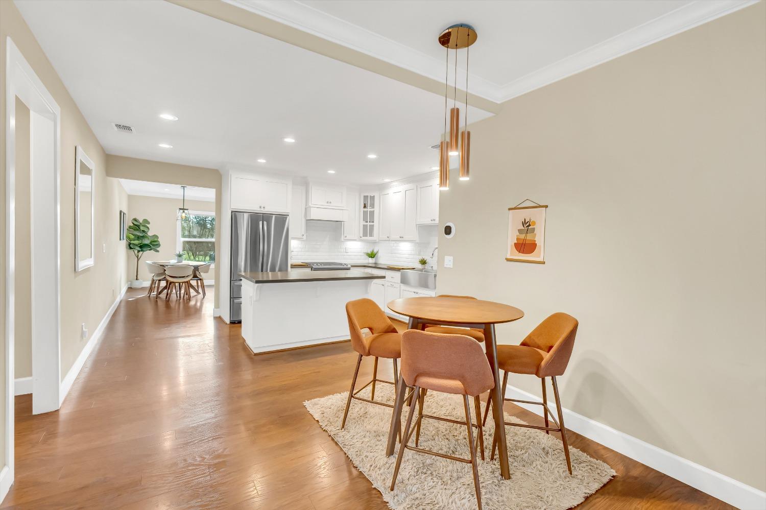 1711 WENTWORTH Avenue