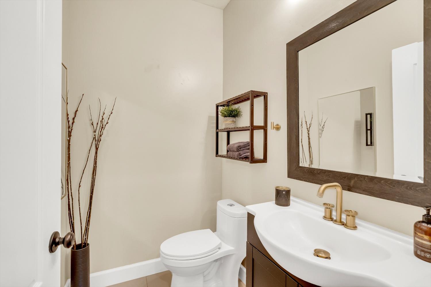 1711 WENTWORTH Avenue