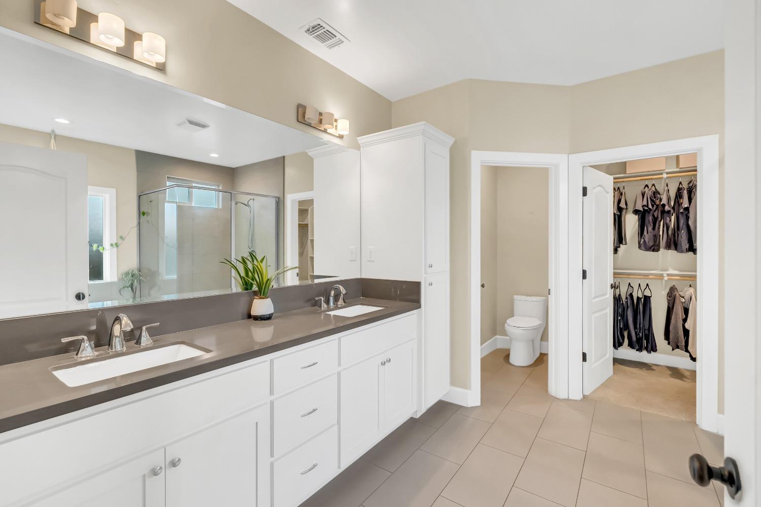 1711 WENTWORTH Avenue