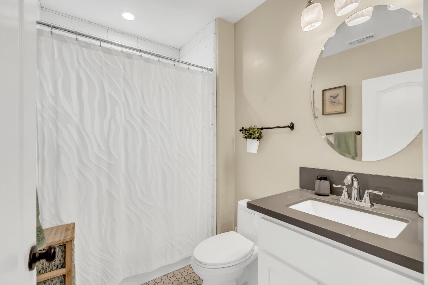 1711 WENTWORTH Avenue