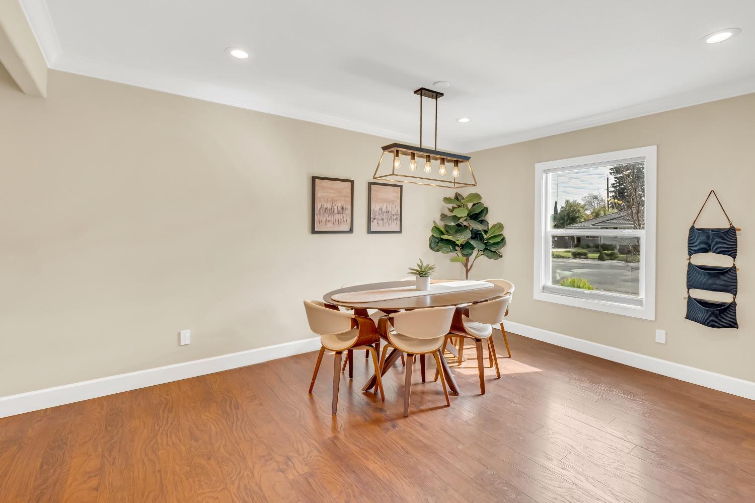 1711 WENTWORTH Avenue