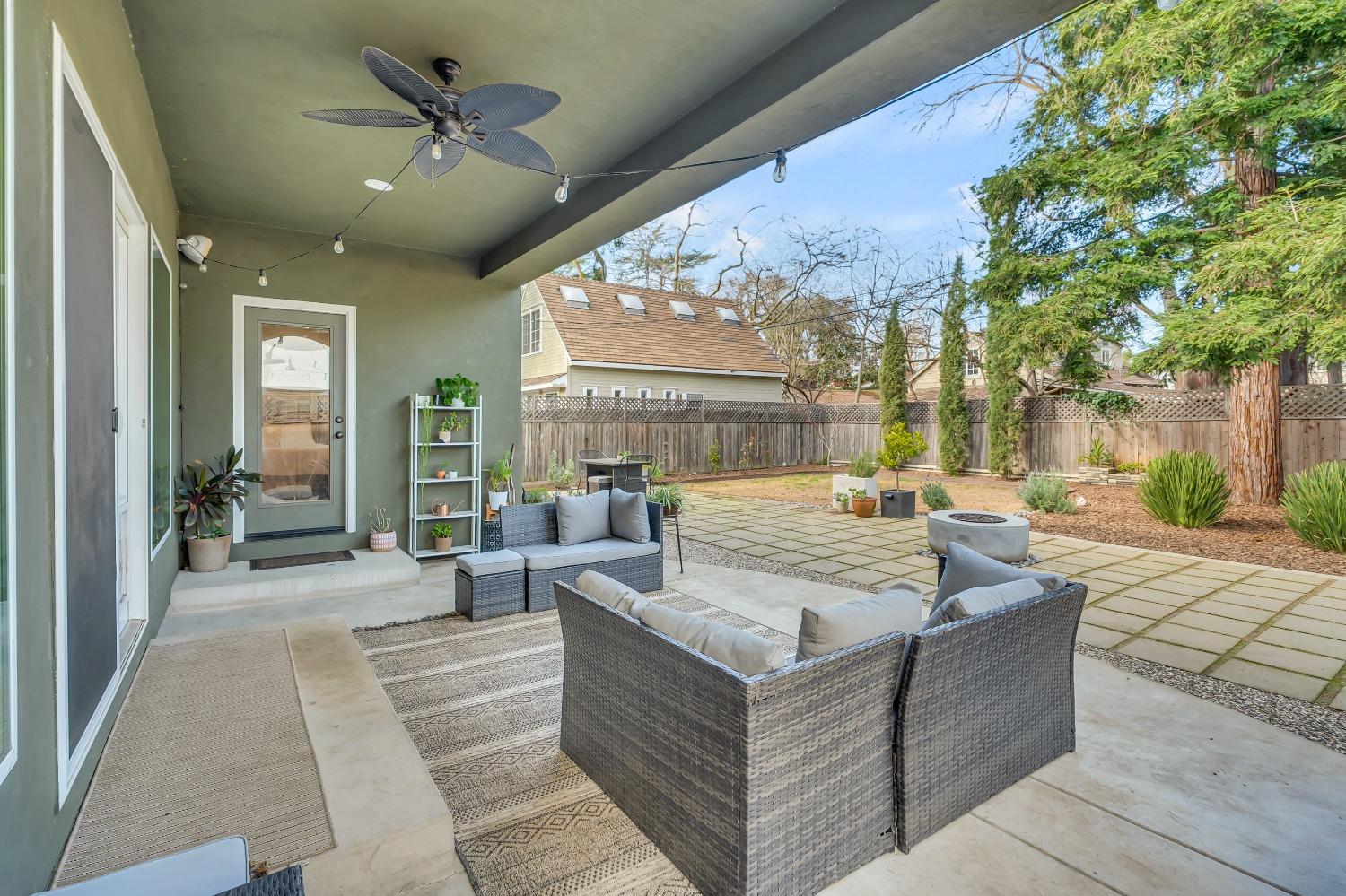 1711 WENTWORTH Avenue