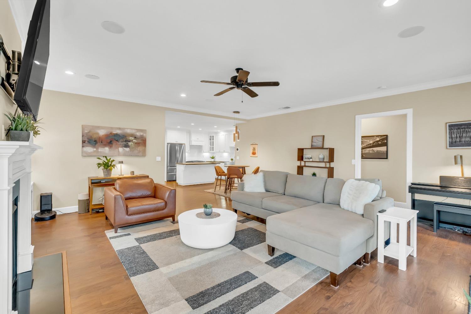 1711 WENTWORTH Avenue