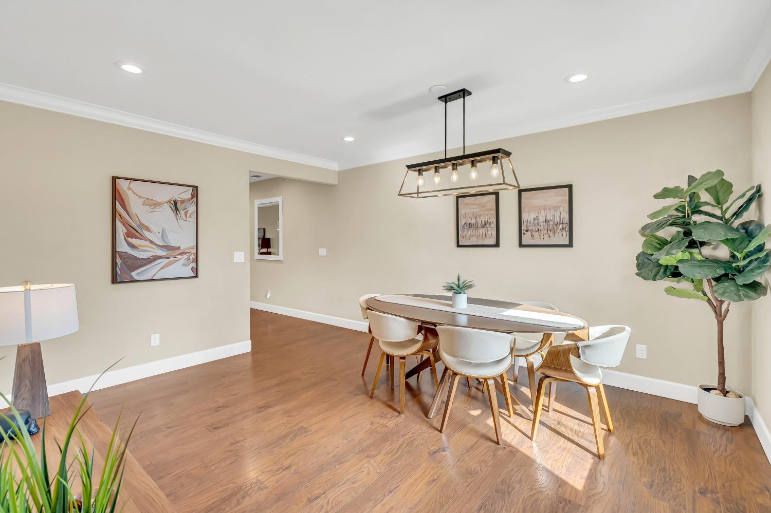 1711 WENTWORTH Avenue