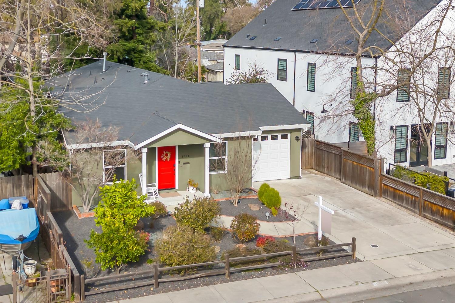 1711 WENTWORTH Avenue