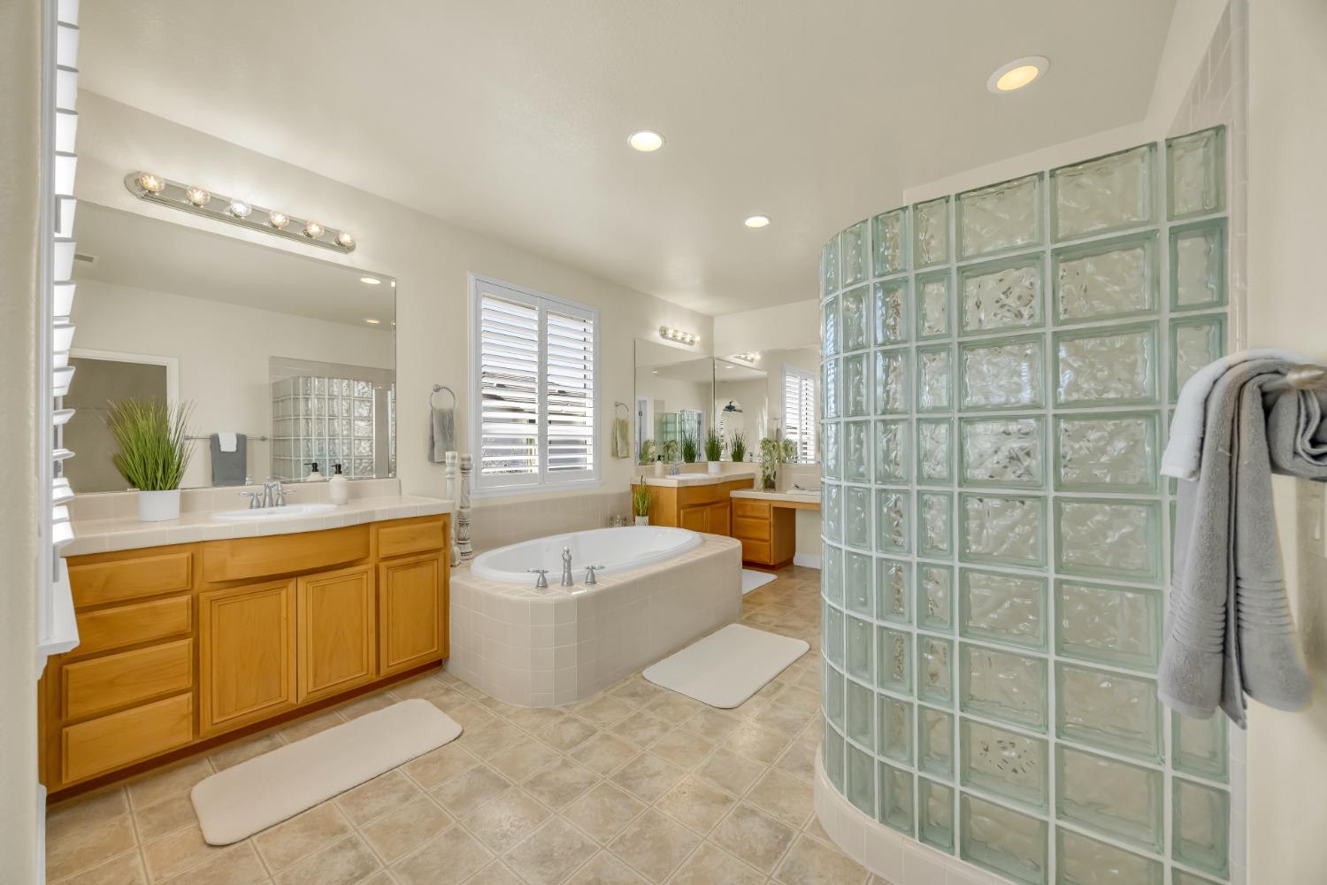 3640 BLACK OAK Drive