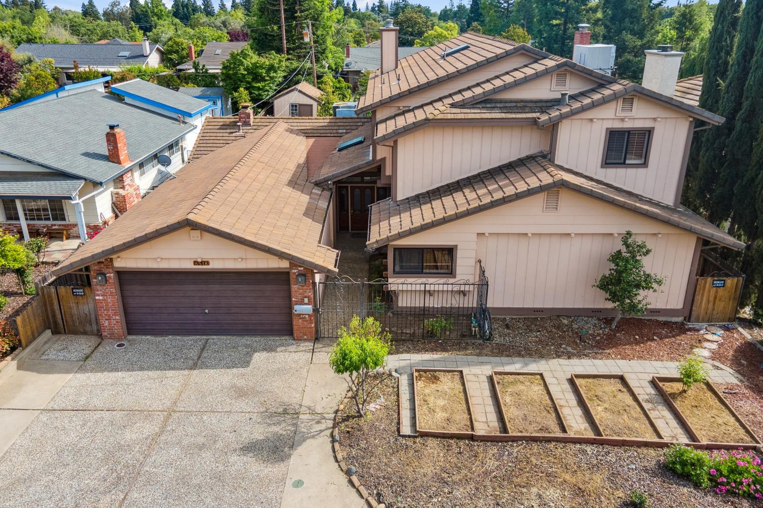 8518 Rolling Green Way