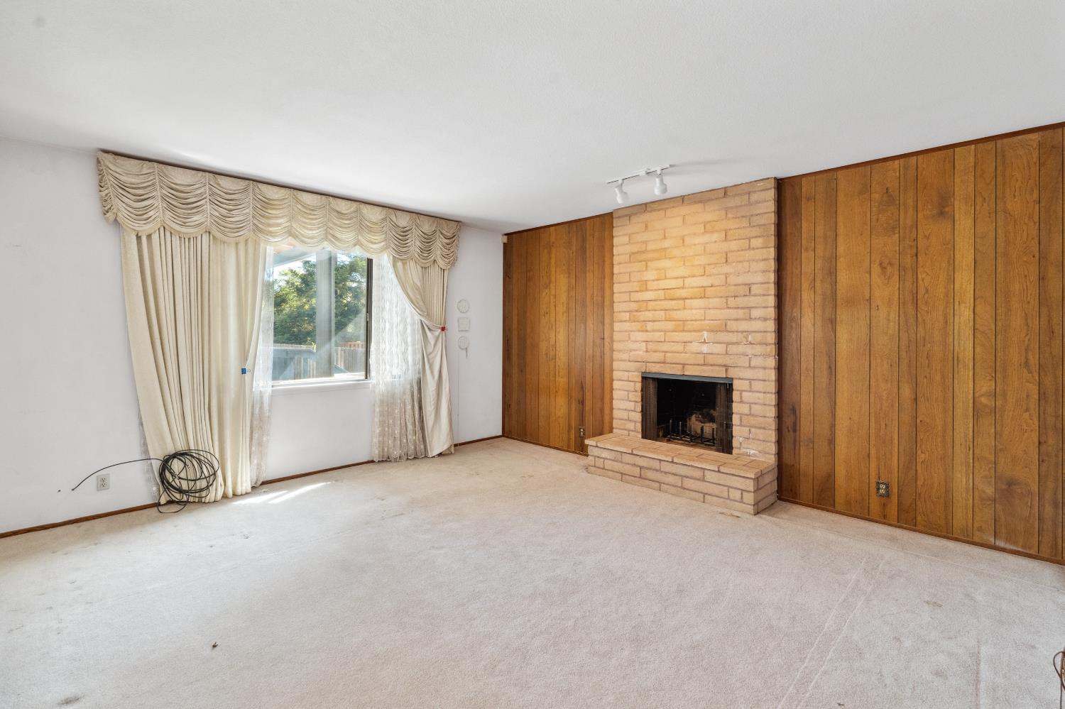 8518 Rolling Green Way