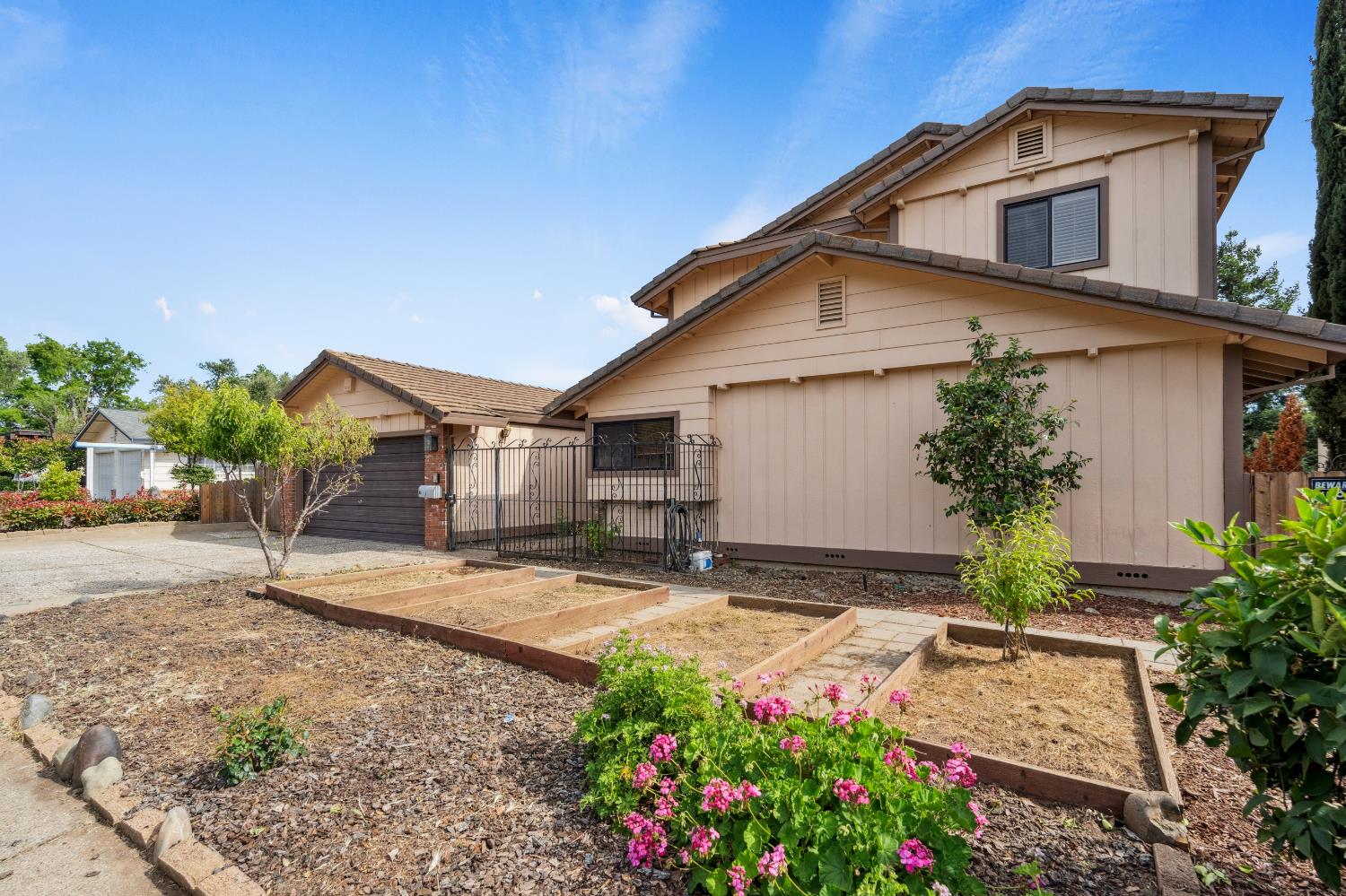 8518 Rolling Green Way
