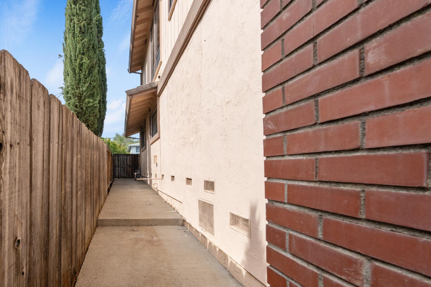 8518 Rolling Green Way