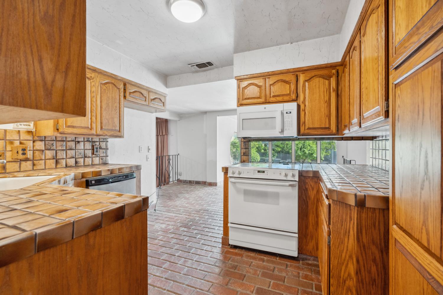 8518 Rolling Green Way