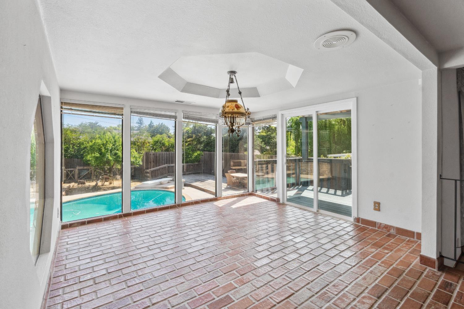 8518 Rolling Green Way