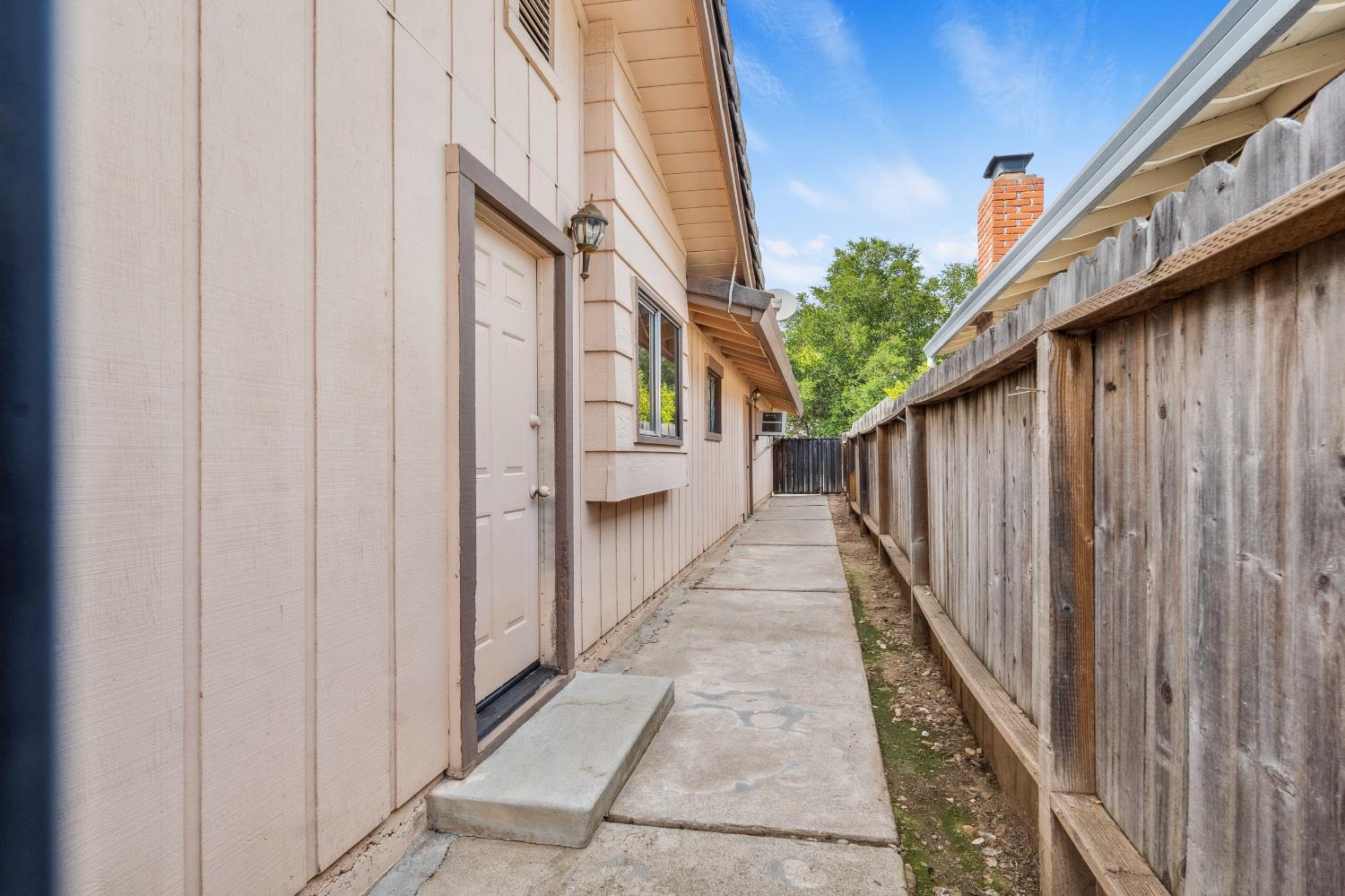 8518 Rolling Green Way