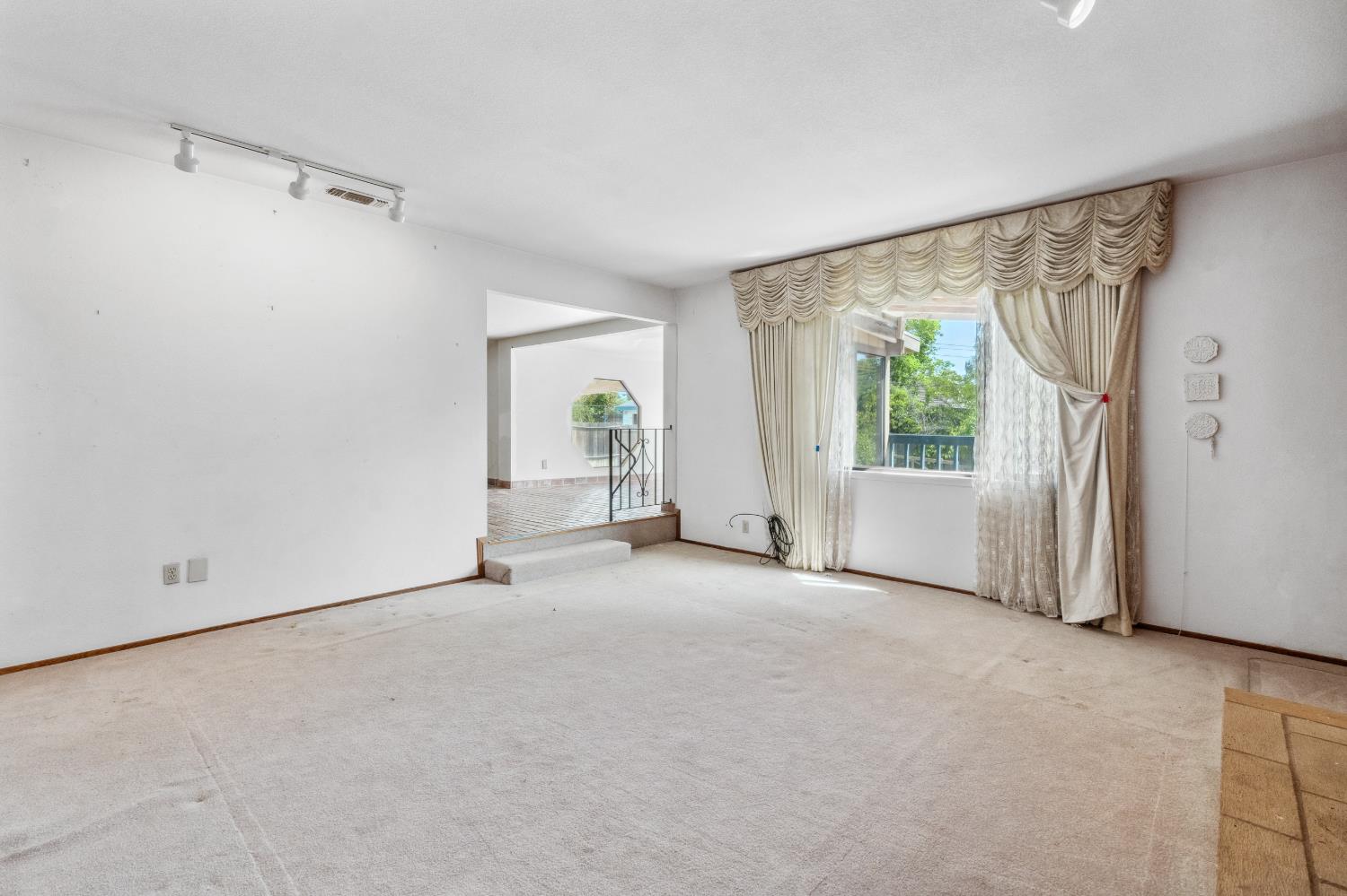 8518 Rolling Green Way