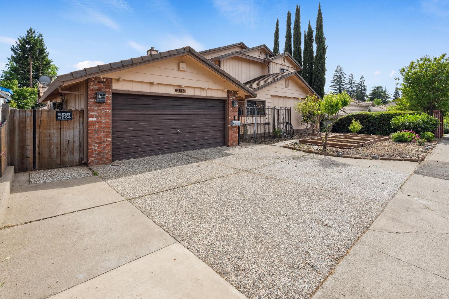 8518 Rolling Green Way