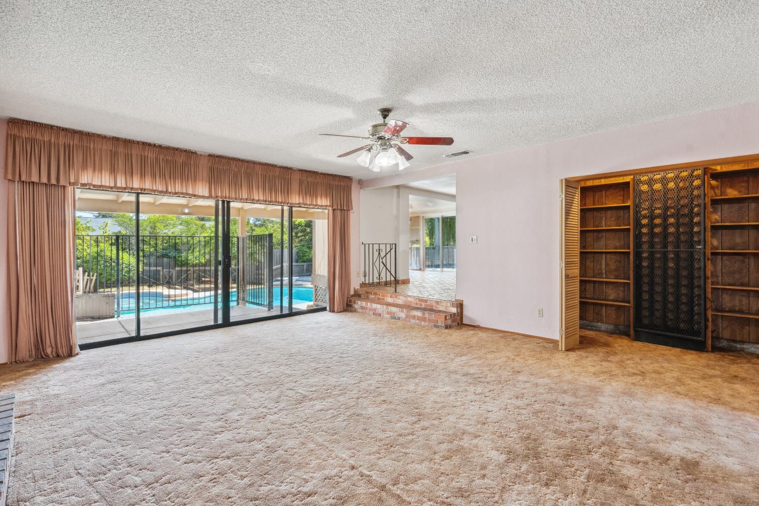 8518 Rolling Green Way