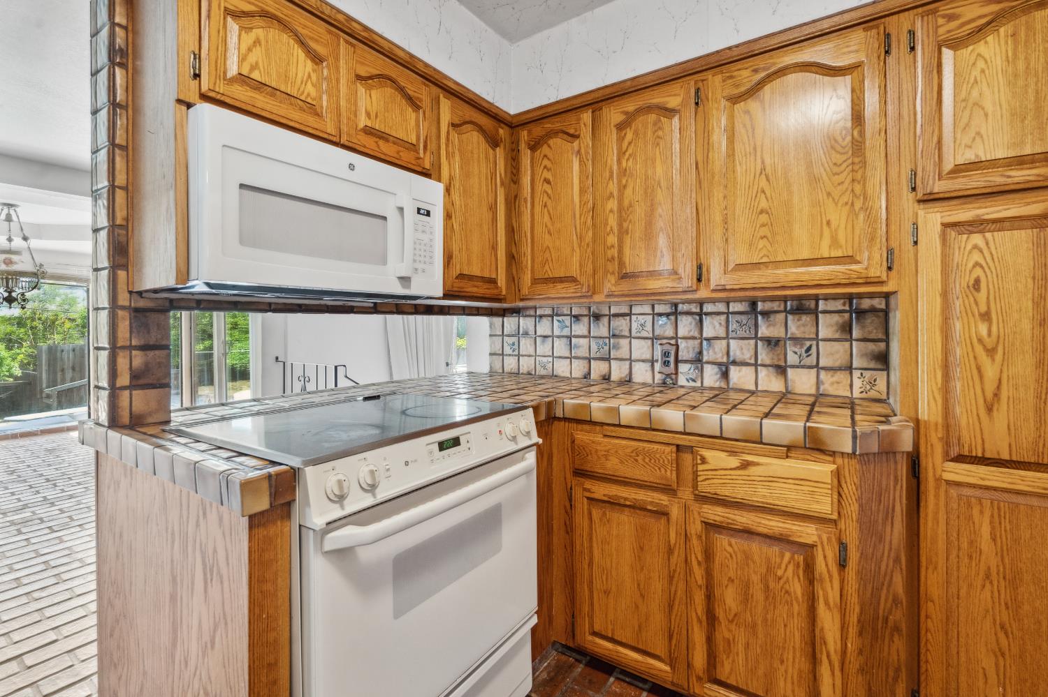 8518 Rolling Green Way