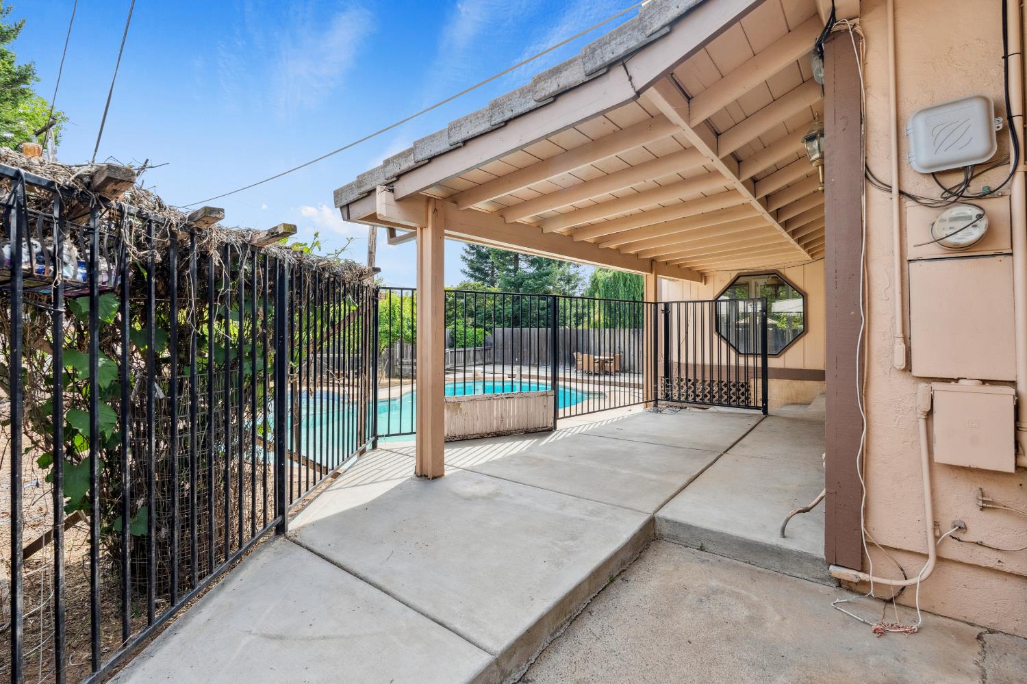 8518 Rolling Green Way