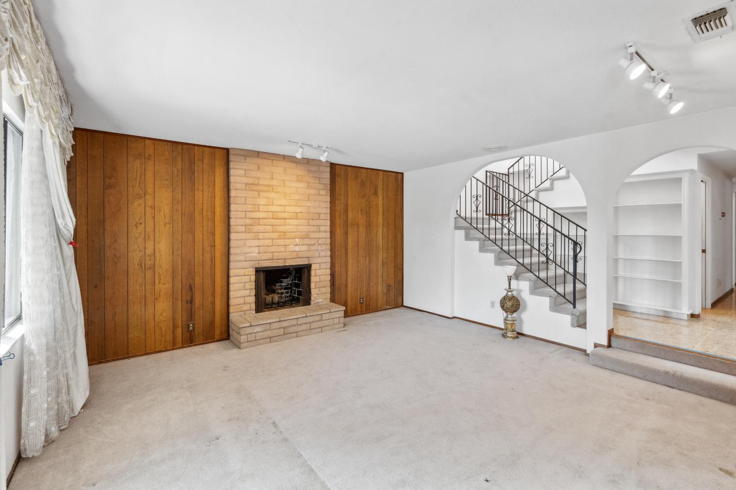 8518 Rolling Green Way
