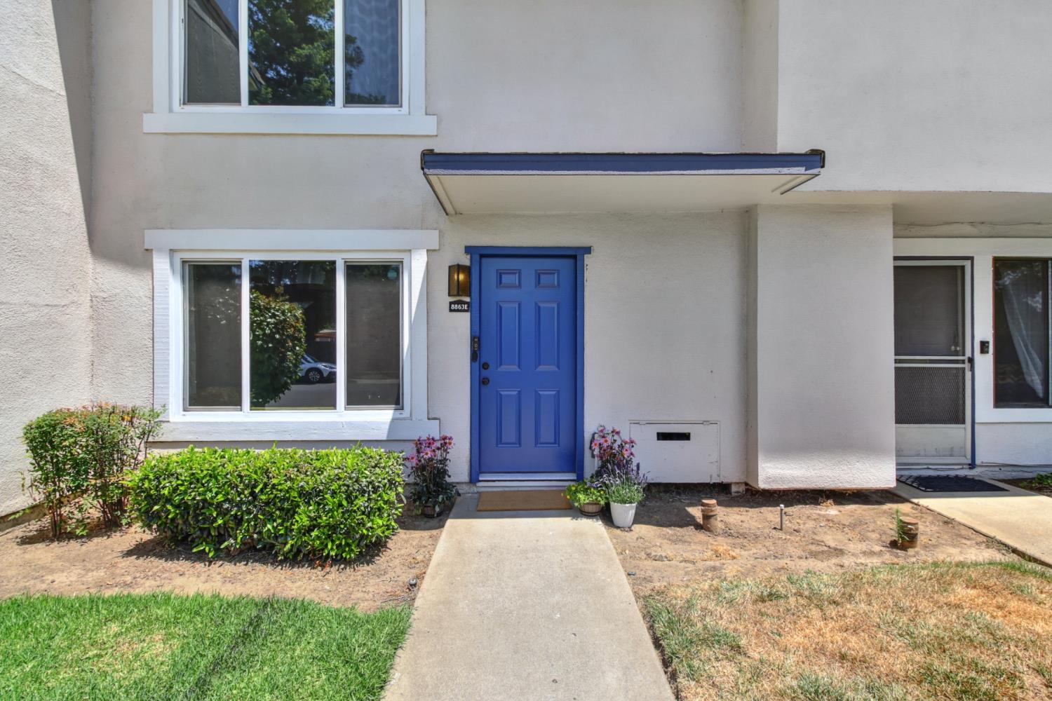 8863 Salmon Falls Drive E