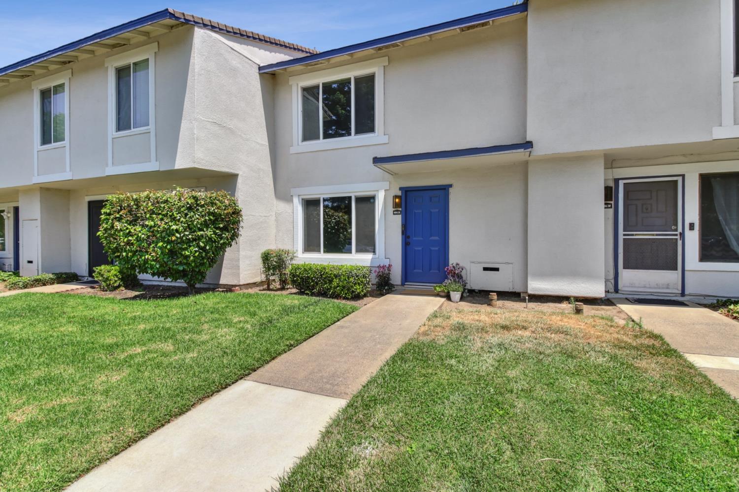 8863 Salmon Falls Drive E