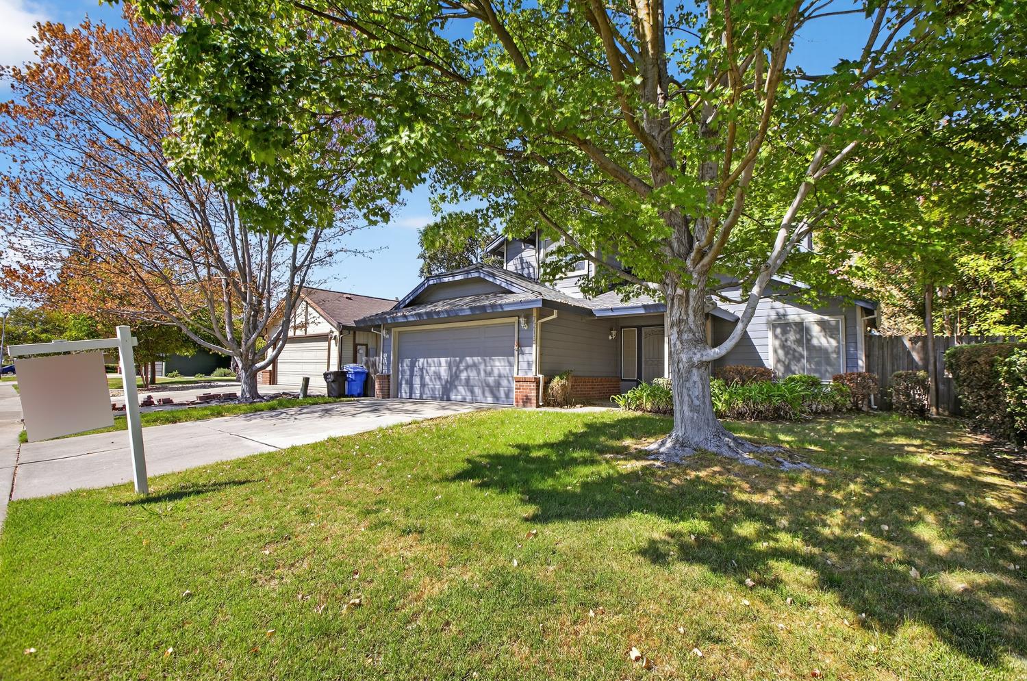 7213 Tiant Way