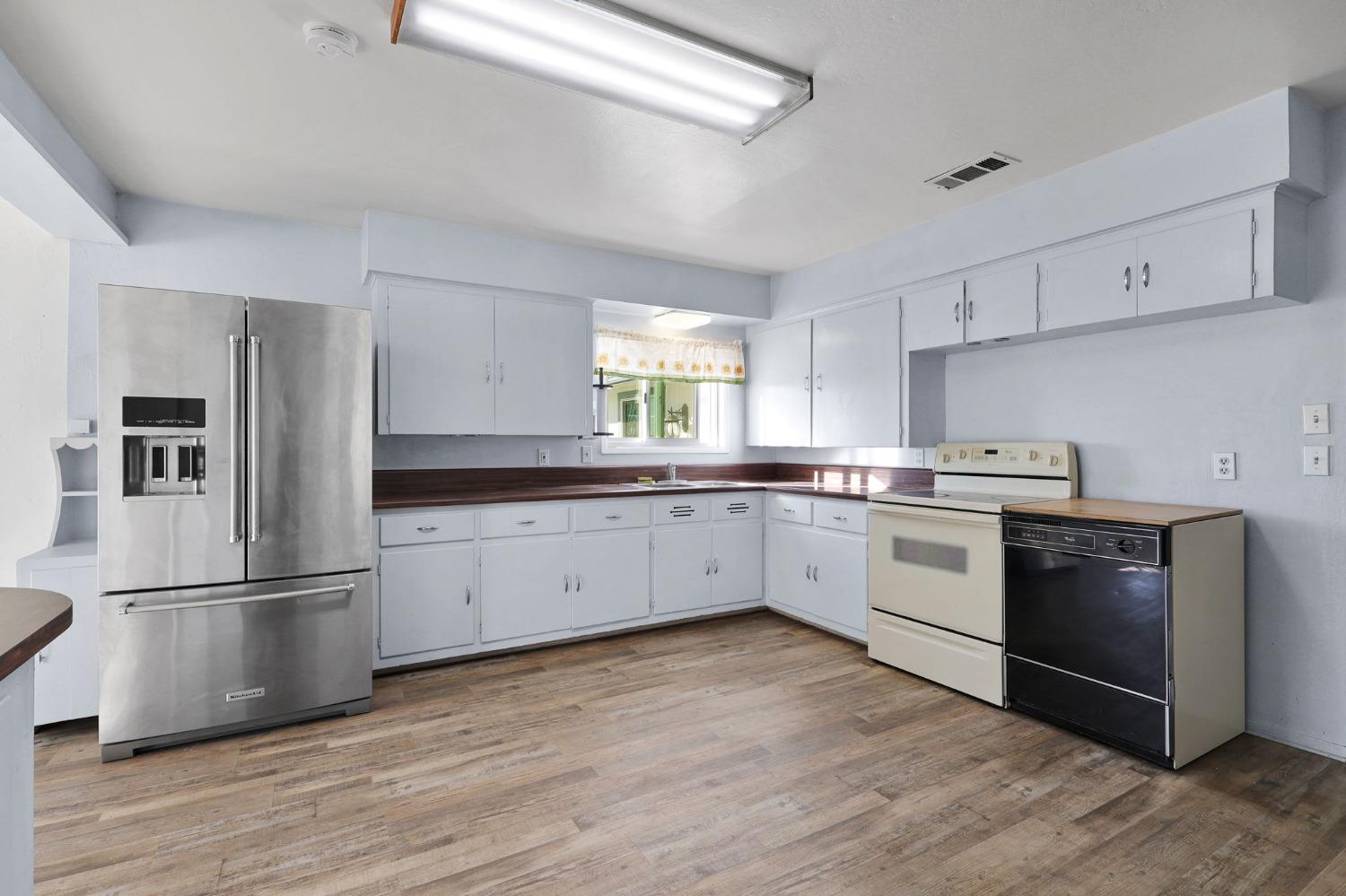 9504 Rattlesnake Lane