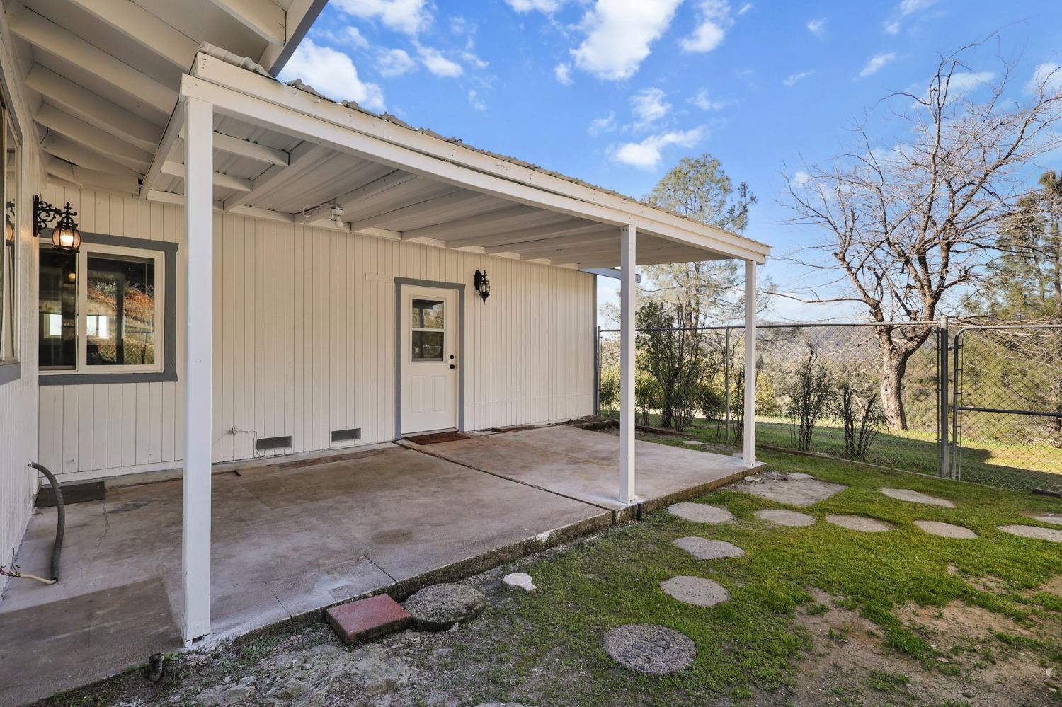 9504 Rattlesnake Lane