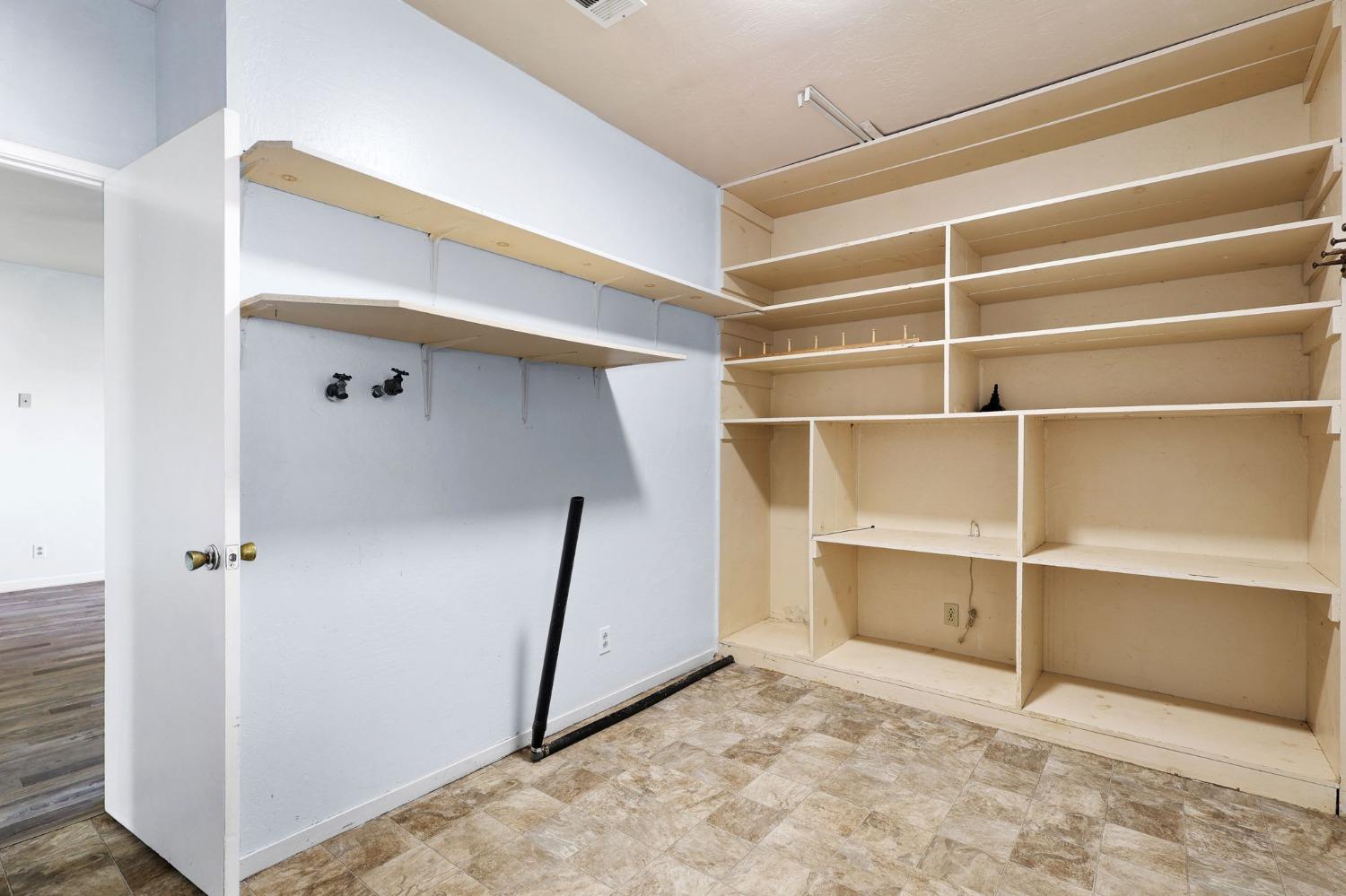 9504 Rattlesnake Lane