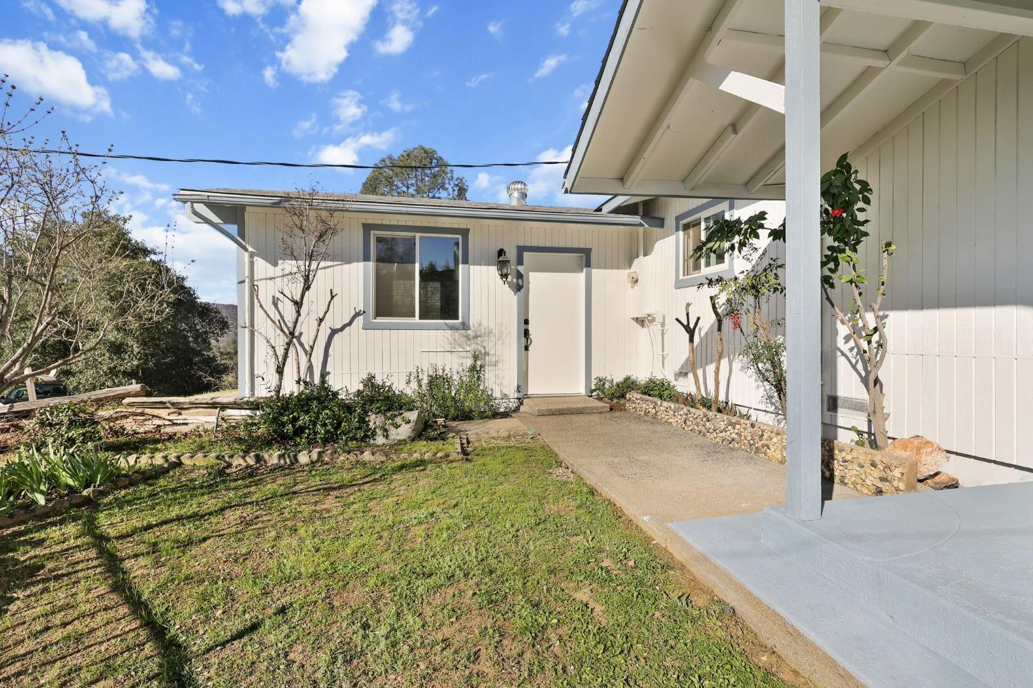 9504 Rattlesnake Lane