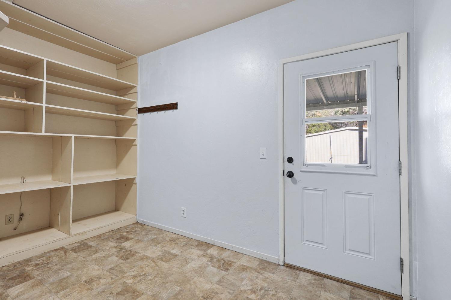 9504 Rattlesnake Lane