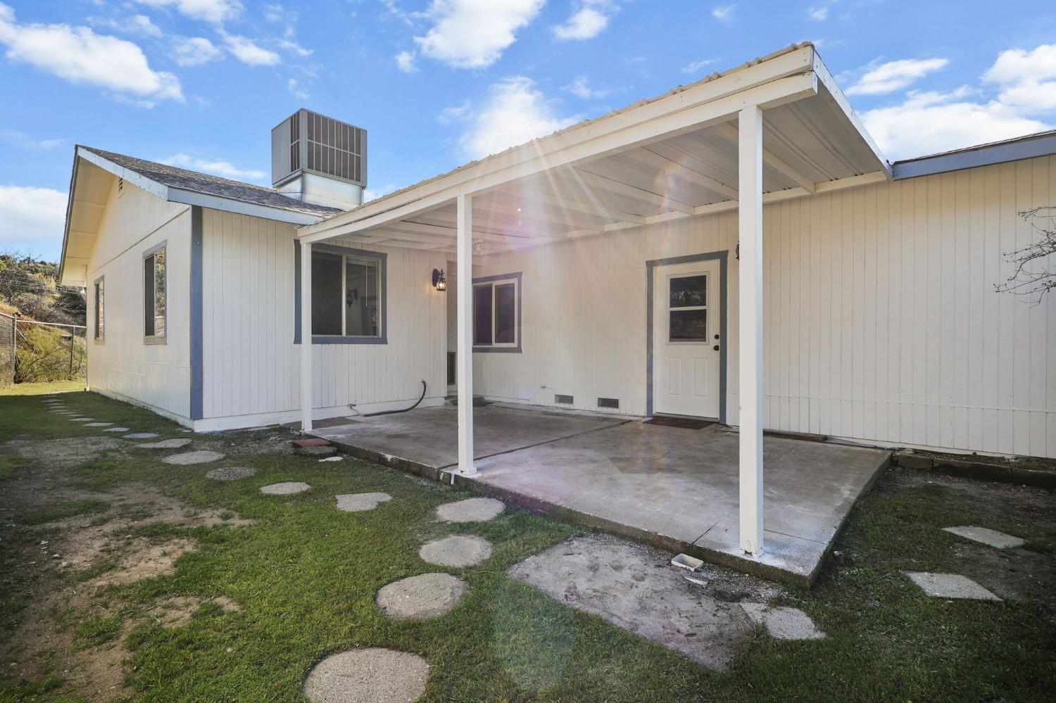 9504 Rattlesnake Lane