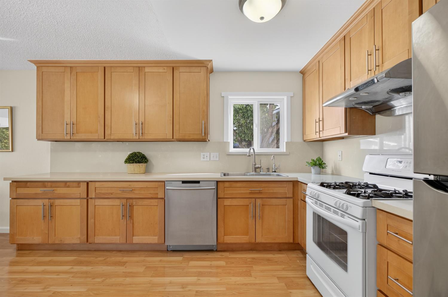 2803 GLEN ARVEN Way