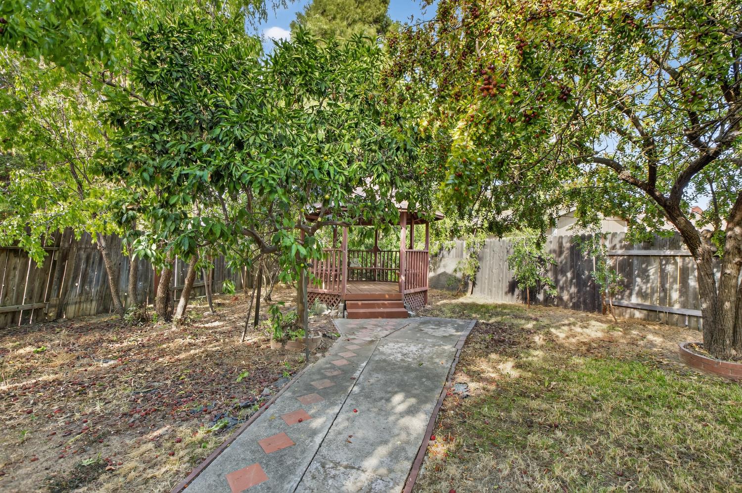 2803 GLEN ARVEN Way